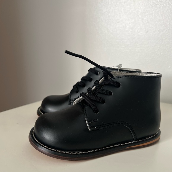 Josmo Other - NWOT JOSMO BLACK LEATHER WALKER SZ 5.5